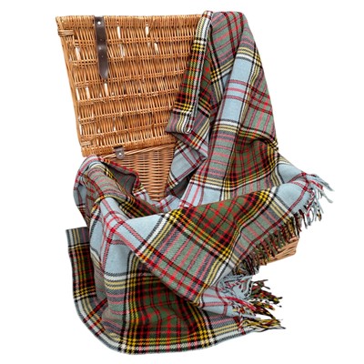 Lot 117 - A vintage Wicker picnic basket, 55 x 28 x 38cm...