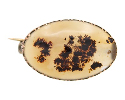 Lot 182 - A Victorian dendritic agate brooch set in 9k gold.