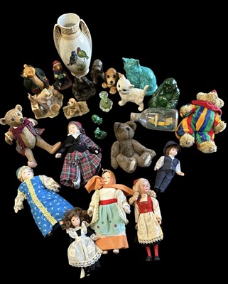Lot 168 - A selection of porcelain dolls and animals,...
