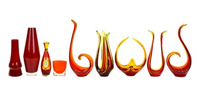 Lot 719 - A collection of mid century glass.