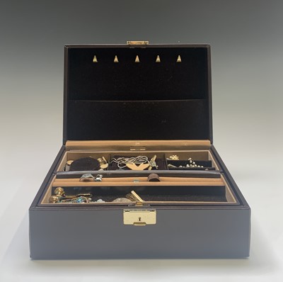 Lot 2314 - Costume jewellery and various wristwatches in...