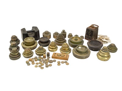 Lot 124 - A large quantity of weights.