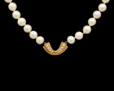 Lot 194 - A cultured pearl necklace strung to high-purity gold with diamonds clasp.