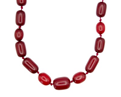 Lot 189 - A cherry amber-style bead necklace.