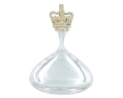 Lot 3 - A modern silver caddy spoon by Stuart Devlin.