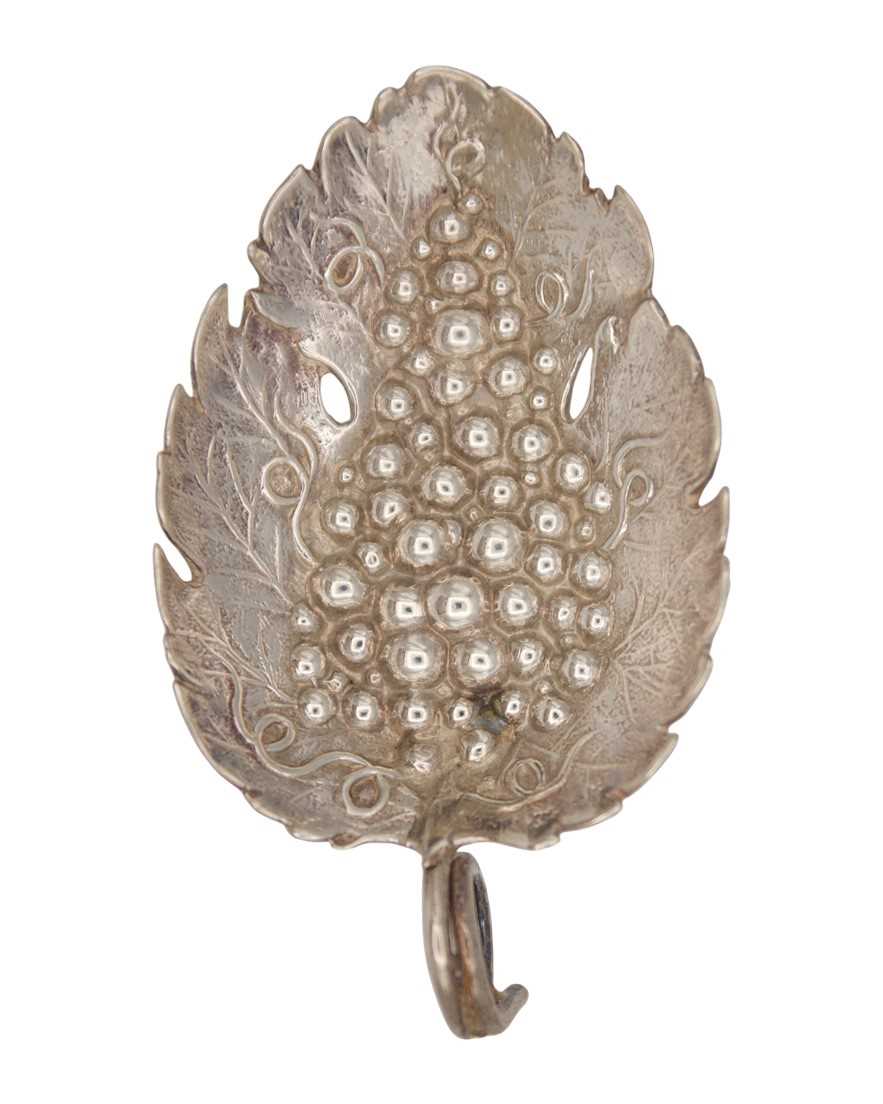 Lot 18 - A George III silver caddy spoon by Joseph Willmore.