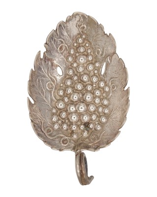 Lot 18 - A George III silver caddy spoon by Joseph Willmore.