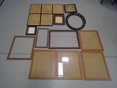Lot 104 - A Selection of Old and Modern Frames. The Oval...
