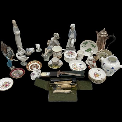 Lot 91 - A mixed lot including Lladro, Wedgwood, Royal...