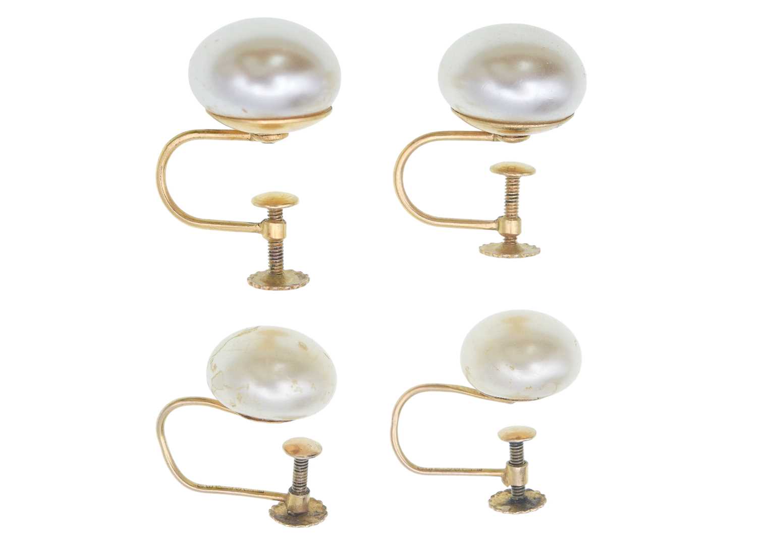 Lot 17 - Two pairs of 9k gold and faux pearl clip-on earrings.
