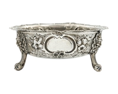 Lot 142 - A Victorian silver Rococo-style sugar bowl by Robert Harper.