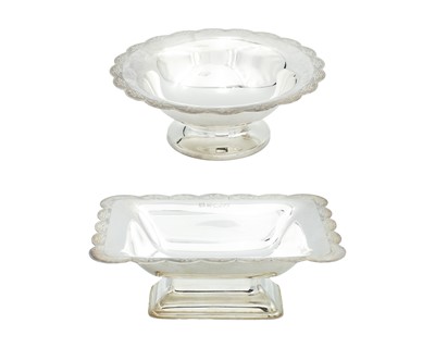 Lot 178 - Two modern silver pedestal dishes by Barker Ellis Silver Co.