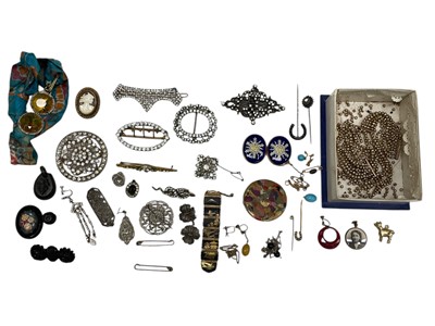 Lot 153 - A collection of Vintage costume Jewellery,...