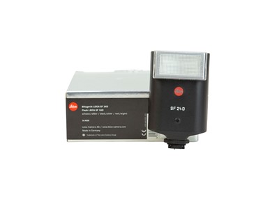 Lot 223 - A Leica SF 24D flash, boxed.