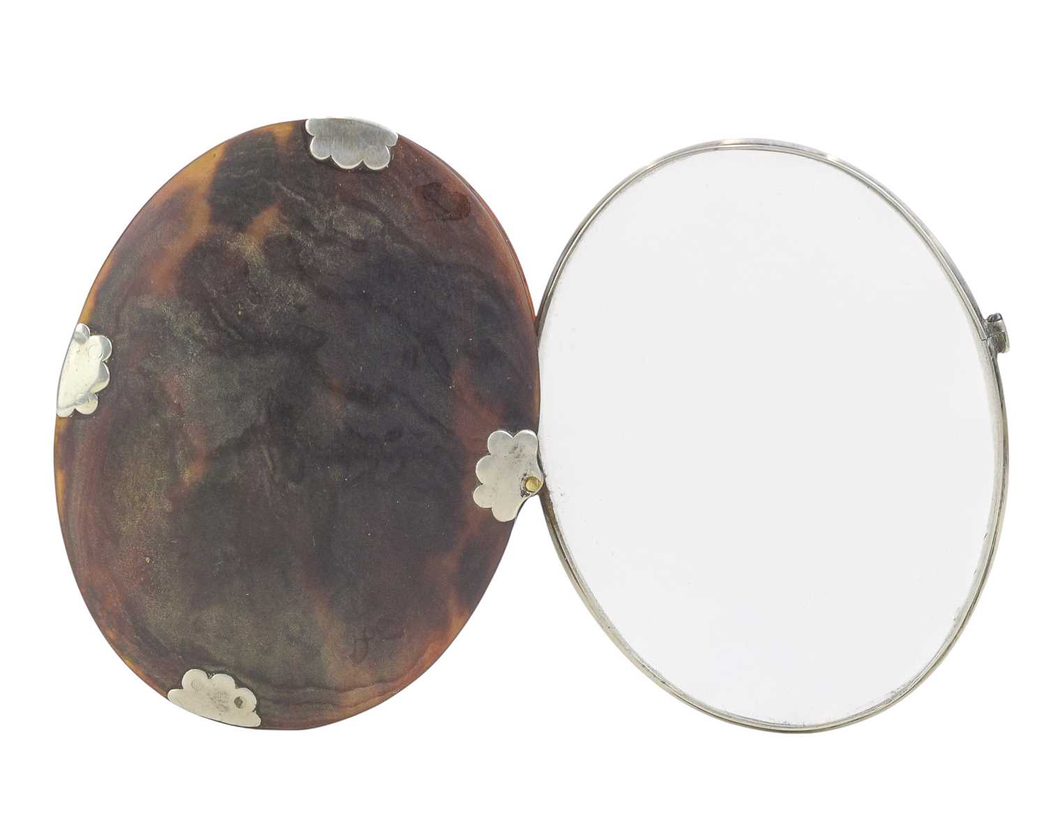 Lot 89 - A Georgian folding magnifying glass.