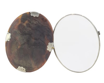 Lot 89 - A Georgian folding magnifying glass.