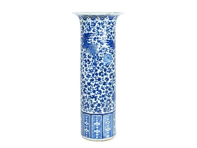 Lot 423 - A Chinese blue and white cylinder vase.
