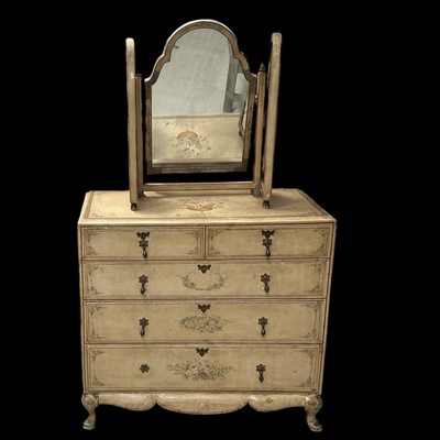 Lot 27 - A nicely decorated vintage chest with...