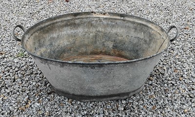 Lot 763 - A galvanised tin bath.