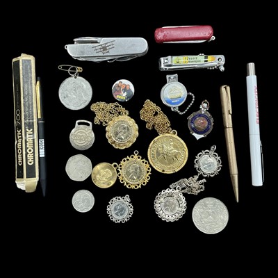 Lot 93 - A mixed lot of gold/silver plated coins, a...
