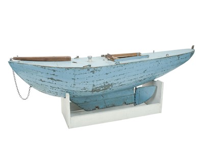 Lot 37 - An early 20th century pond yacht.