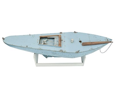 Lot 37 - An early 20th century pond yacht.