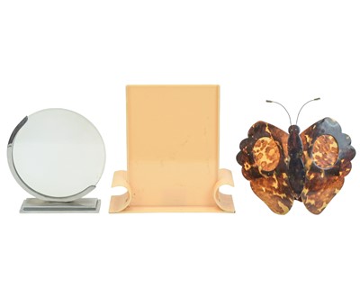 Lot 38 - A collection of frames.