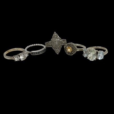 Lot 142 - Five 925 stamped fashion rings of various sizes.