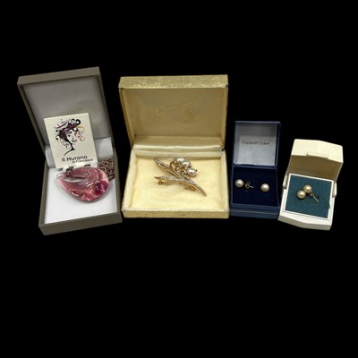 Lot 146 - A Murano glass necklace, a fashion brooch and...