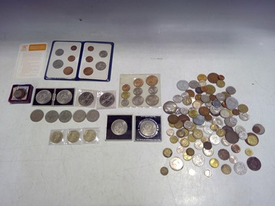Lot 42 - A collection of GB & World coinage. The world...