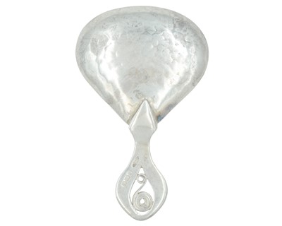 Lot 4 - WINIFRED KING & Co. - An Arts and Crafts silver caddy spoon