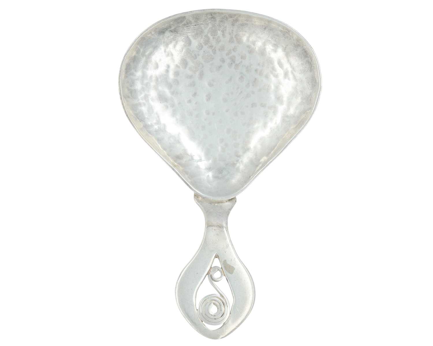 Lot 4 - WINIFRED KING & Co. - An Arts and Crafts silver caddy spoon