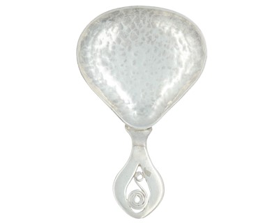 Lot 4 - WINIFRED KING & Co. - An Arts and Crafts silver caddy spoon