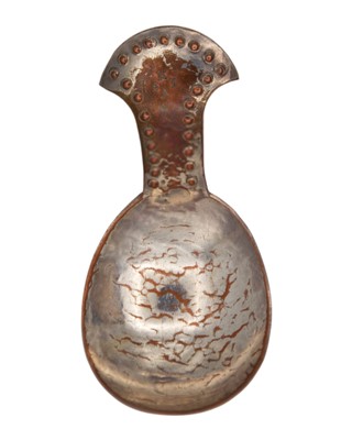 Lot 58 - KESWICK SCHOOL OF INDUSTRIAL ARTS - A silver plate on copper caddy spoon.