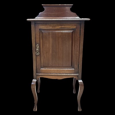 Lot 166 - An Edwardian mahogany pot cupboard, stamped...