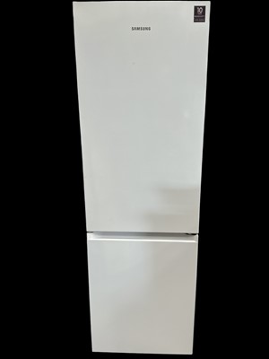 Lot 8 - A Samsung frost-free fridge freezer model...