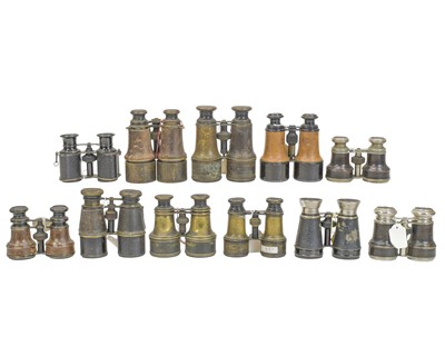 Lot 202 - A quantity of vintage binoculars.