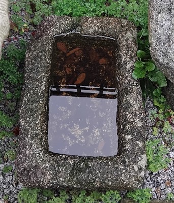 Lot 776 - A small granite trough.
