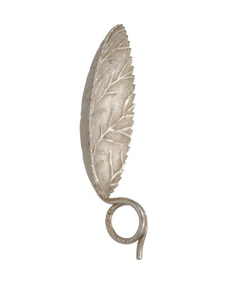 Lot 15 - A George III silver caddy spoon in the form of a leaf by Joseph Willmore.