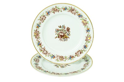 Lot 519 - A pair of Chamberlain's Worcester cabinet plates.