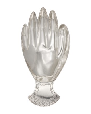 Lot 8 - A George III silver novelty 'Hand' tea caddy spoon by Josiah Snatt.