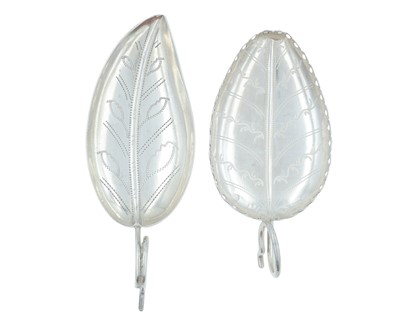 Lot 5 - Two George III silver leaf-shaped tea caddy spoons.