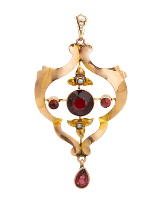 Lot 61 - An Edwardian 9k gold garnet and seed pearl pendant.