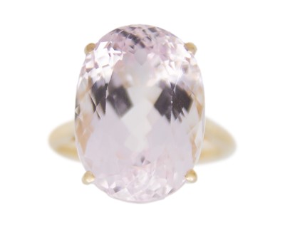 Lot 81 - A 9k gold kunzite solitaire dress ring.