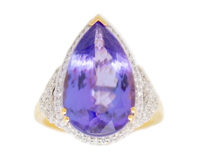 Lot LORIQUE 18k gold tanzanite and diamond dress ring.