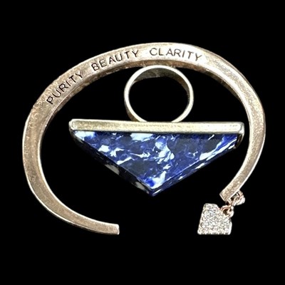 Lot 167 - Two items of costume jewellery.