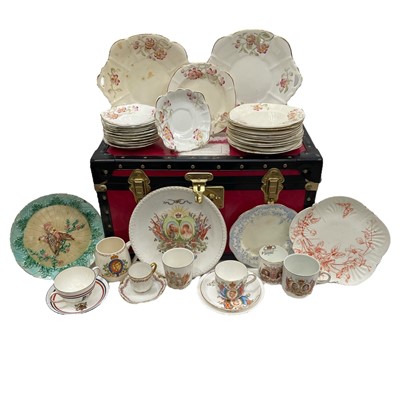 Lot 177 - A collection of assorted ceramics and...