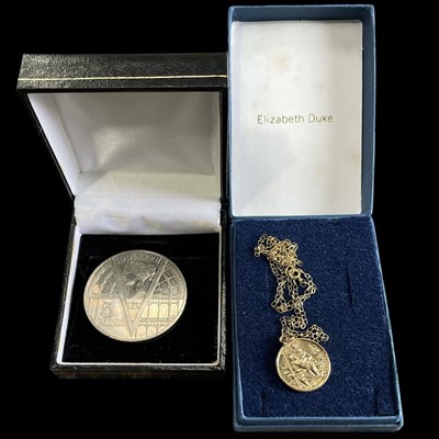 Lot 88 - A 9ct gold chain with a gold-plated St...