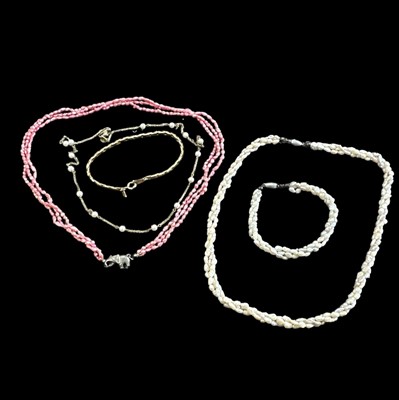Lot 87 - A small box with fine freshwater pearl...