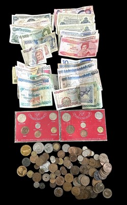 Lot 185 - A mixed lot of GB and foreign coins and...